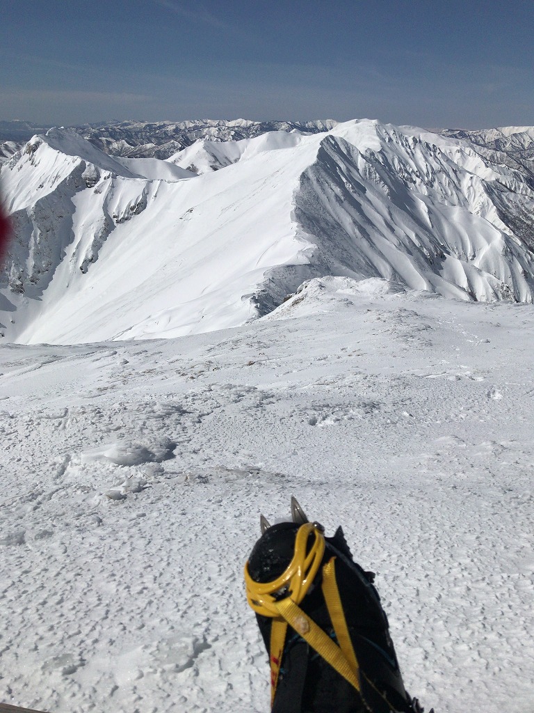 初めての雪山登山【揃えるべき道具とウェア】｜ゆるーり登山